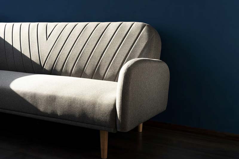 Sofa beige de designers, réalisé pour le bachelor design